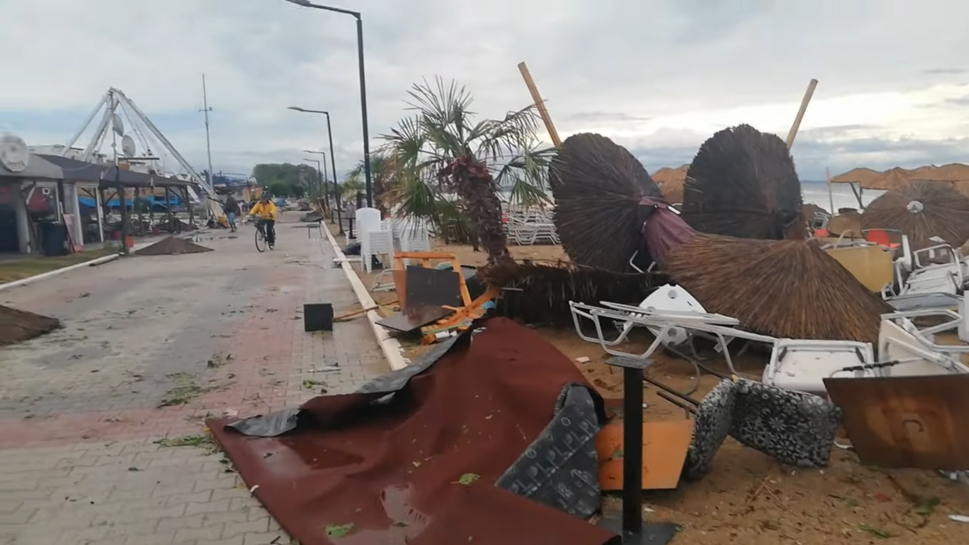 מצב חירום בחלקידיקי בעקבות הסופה; דווח על 7 הרוגים ומאות פצועים